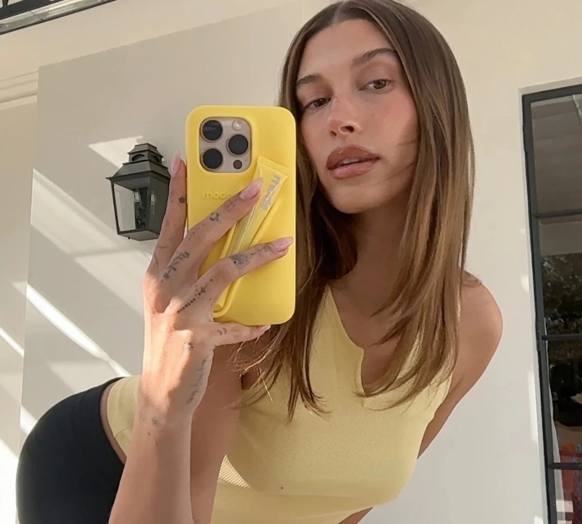 Lip Tint + Capinha Rhode 'Lemontini' By Hailey Bieber Amarelo