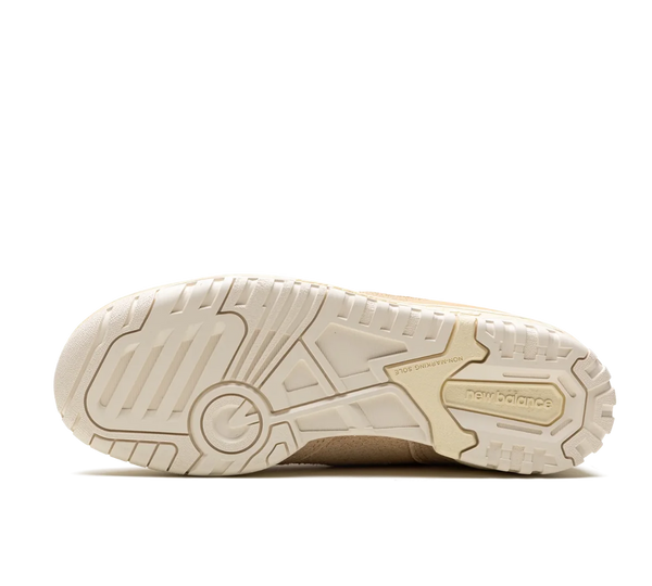 Tênis New Balance 550 x Aime Leon Dore 'Taupe Suede' Bege