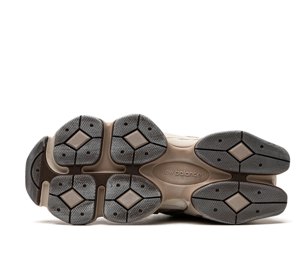 Tênis New Balance 9060 'Mushrrom Timberwolf' Marrom