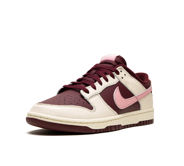 Tênis Nike Dunk Low 'Valentine's Day' Bordô / Creme