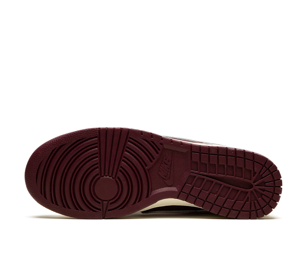 Tênis Nike Dunk Low 'Valentine's Day' Bordô / Creme