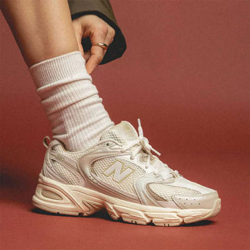 Por que todo mundo está usando o New Balance 530 — e talvez você também queira