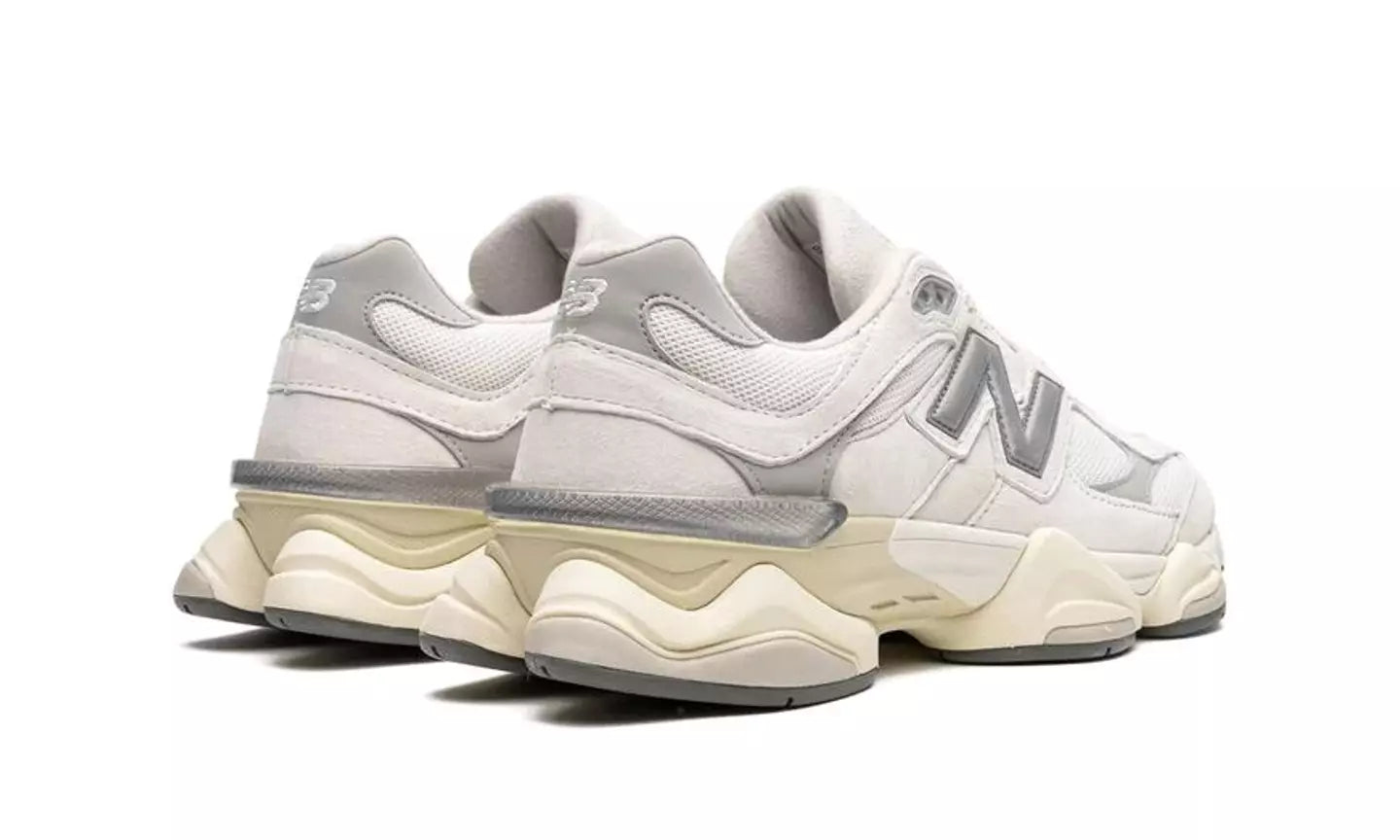 Nike new top balance white