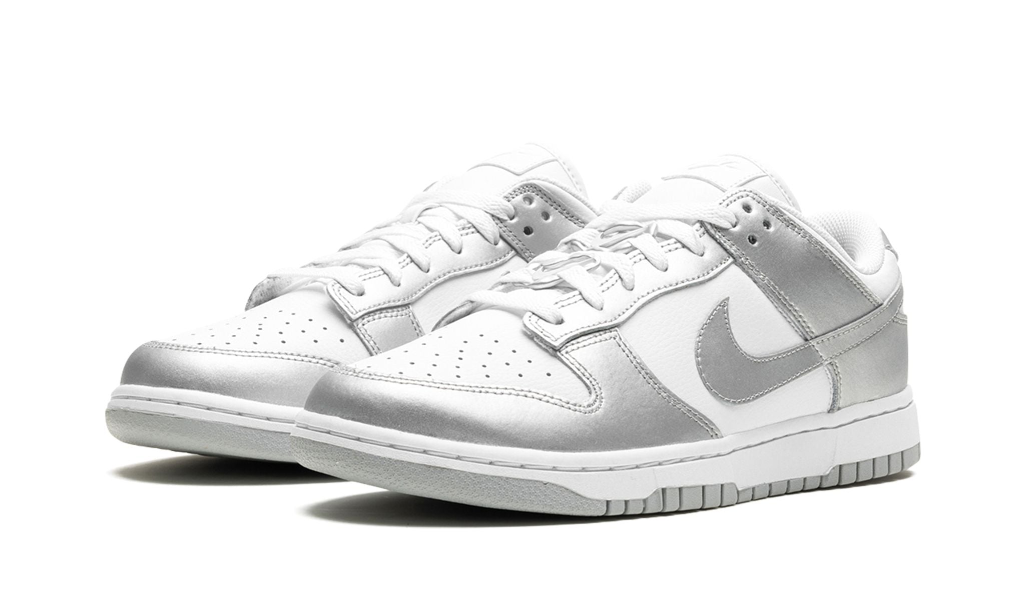 Nike Dunk Low 'Metallic Silver' â JUICY