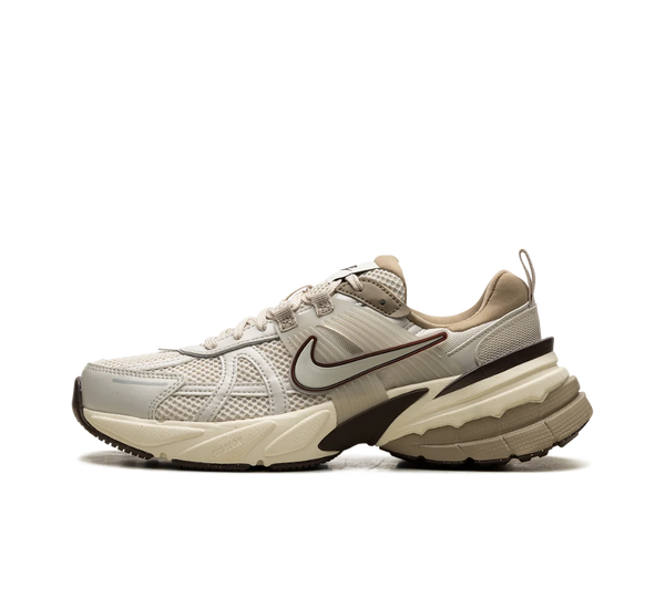 Tênis Feminino Nike V2K Marrom e Prata – Juicy Sneakers