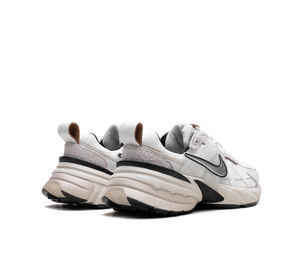 Nike V2K Run 'Summit White Light Orewood Brown' Branco – foto 4