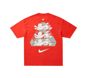 Camiseta Palace x Nike 'England T-shirt Light Crimson' Vermelho – costas