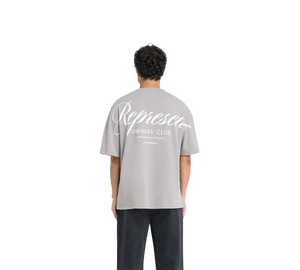 Camiseta Represent 'Owners Club Script Slate' Marrom