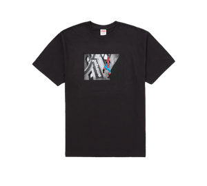 Camiseta Supreme 'Spider-Man Tee Black' Preto – frente