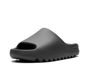 Chinelo Adidas Yeezy Slide 'Granite' Cinza – vista 3/4 frontal