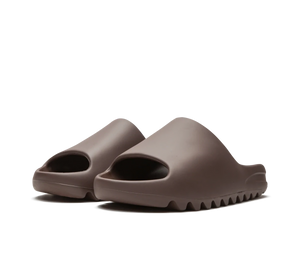 Chinelo Adidas Yeezy Slide 'Soot' Marrom – par, vista frontal