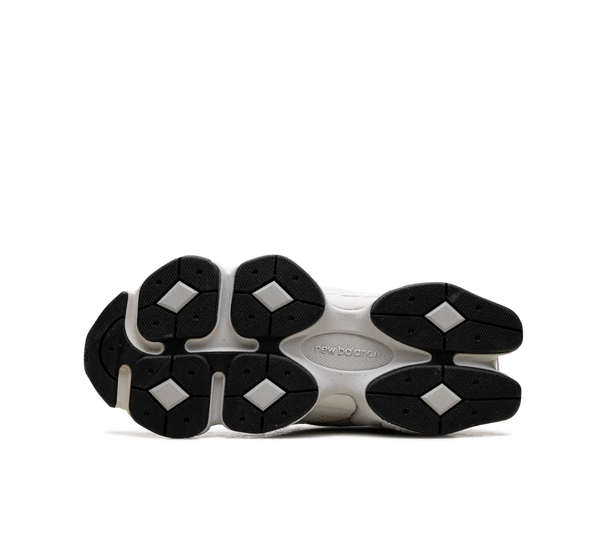 Tênis New Balance 9060 'White Black Metallic Silver' Branco / Cinza