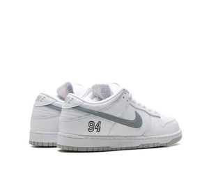 Tênis Nike Dunk Low SB Supreme 'White' Branco / Cinza – foto 4