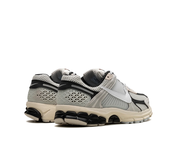 Tênis Nike Zoom Vomero 5 'Supersonic' Preto / Branco