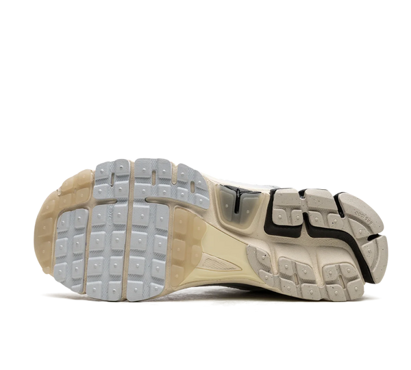 Tênis Nike Zoom Vomero 5 'Supersonic' Preto / Branco