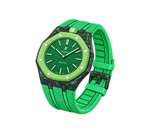 Relógio Swatch x Audemars Piguet Bioceramic Royal Pop 'Green Eight' Verde com Pulseira – relógio montado no case de fibra de carbono com pulseira FKM colorida, vista 3/4