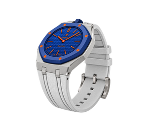 Relógio Swatch x Audemars Piguet Bioceramic Royal Pop 'Orenji Hachi' Azul com Pulseira – relógio montado no case em aço inoxidável prata com pulseira FKM branca, vista 3/4