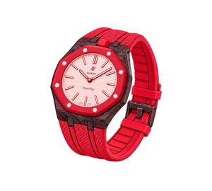 Relógio Swatch x Audemars Piguet Bioceramic Royal Pop 'Otto Rosso' Rosa / Vermelho com Pulseira – relógio montado no case de fibra de carbono com pulseira FKM colorida, vista 3/4