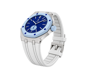 Relógio Swatch x Audemars Piguet Bioceramic Royal Pop 'Savonnette Lan Ba' Azul com Pulseira – relógio montado no case em aço inoxidável prata com pulseira FKM branca, vista 3/4