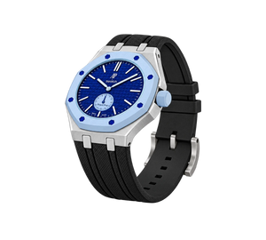 Relógio Swatch x Audemars Piguet Bioceramic Royal Pop 'Savonnette Lan Ba' Azul com Pulseira – relógio montado no case em aço inoxidável prata com pulseira FKM preta, vista 3/4