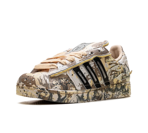 Tênis Adidas Superstar x Hellstar 'Desert Camo' Bege / Camuflado – vista 3/4 frontal