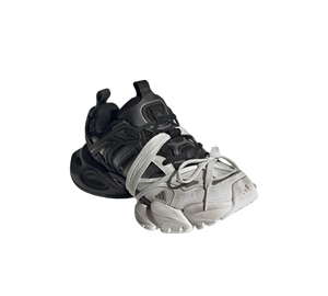 Tênis Adidas XLG Runner Deluxe 'White Black' Branco / Preto – vista 3/4 de frente do par