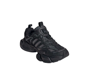 Tênis Adidas XLG Runner Deluxe 'Black' Preto – vista 3/4 frontal
