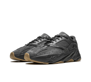 Tênis Adidas Yeezy Boost 700 'Utility Black' Preto – par de frente