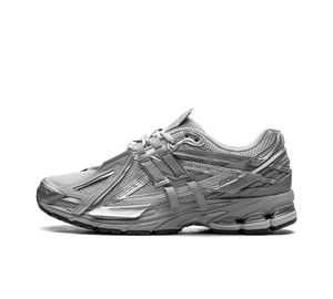 Tênis New Balance 1906A 'Concrete Silver Metallic' – vista lateral