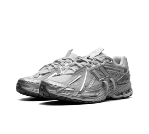 Tênis New Balance 1906A 'Concrete Silver Metallic' – par visto de frente