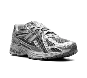 Tênis New Balance 1906R 'Grey' Cinza – vista 3/4 frontal
