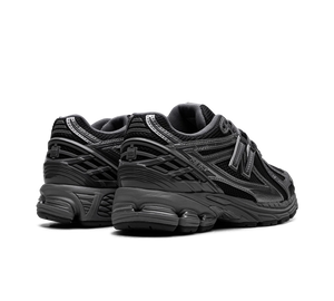 Tênis New Balance 1906R 'Phantom Dark Grey Metallic Silver' Cinza / Prata – par de costas