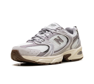 Tênis New Balance 530 Feminino 'Grey Matter' Cinza / Prata – detalhe do bico