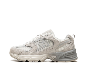 Tênis New Balance 530 Feminino 'Moonbeam Raw Cashew Raincloud' Cinza / Bege – vista lateral