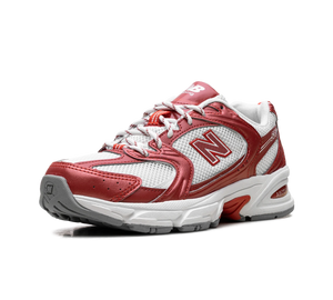 Tênis New Balance 530 Feminino 'Reflection Fire Cracker' Prata / Vermelho – vista frontal, detalhe do bico