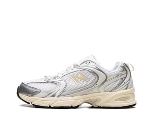 Tênis New Balance 530 'Silver Metallic Linen' Prata / Bege – vista lateral