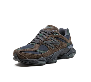 Tênis New Balance 9060 'Beef and Broccoli' Marrom / Preto – vista 3/4 de frente
