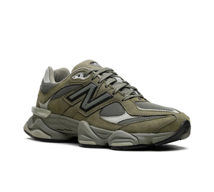 Tênis New Balance 9060 'Dark Olivine' Verde Olive – vista 3/4 frontal