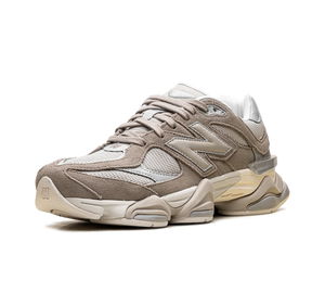 Tênis New Balance 9060 'Driftwood Timberwolf' Bege / Cinza – vista 3/4 frontal