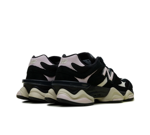 Tênis New Balance 9060 'JD Exclusive Black Pink' Preto / Rosa – par de costas