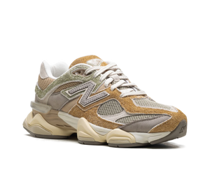 Tênis New Balance 9060 'Olivine Great Plains' Verde / Dourado – vista 3/4 frontal