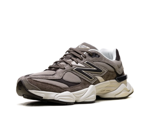 Tênis New Balance 9060 'Thunder Brown Stonewear' Cinza / Marrom – vista 3/4 de frente