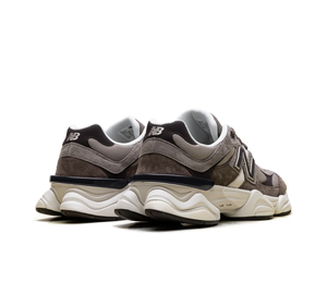 Tênis New Balance 9060 'Thunder Brown Stonewear' Cinza / Marrom – par visto de trás