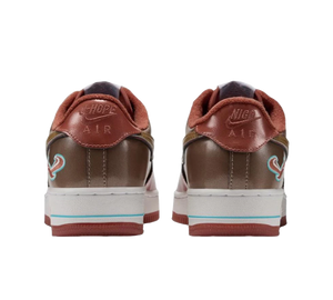 Tênis Nike Air Force 1 Low '01 x Nigo x J-Hope 'Burnt Sunrise' Marrom / Laranja – par de costas