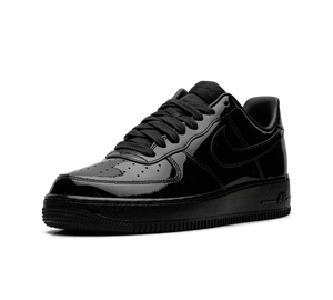 Tênis Nike Air Force 1 Low '07 Premium 'Black Patent' Preto – vista 3/4 de frente