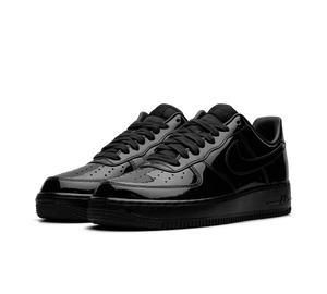 Tênis Nike Air Force 1 Low '07 Premium 'Black Patent' Preto – par visto de frente