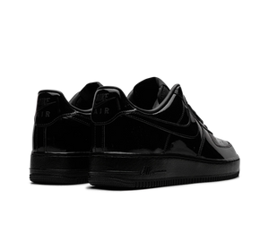 Tênis Nike Air Force 1 Low '07 Premium 'Black Patent' Preto – par visto de costas