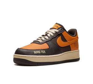 Tênis Nike Air Force 1 Low Gore-Tex 'Brown Orange' Marrom / Laranja – vista 3/4 frontal