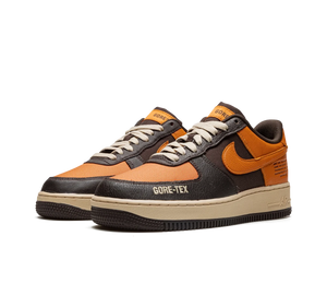 Tênis Nike Air Force 1 Low Gore-Tex 'Brown Orange' Marrom / Laranja – par, vista frontal