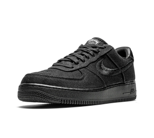 Tênis Nike Air Force 1 Low x Stussy 'Black' Preto – 3/4 frente